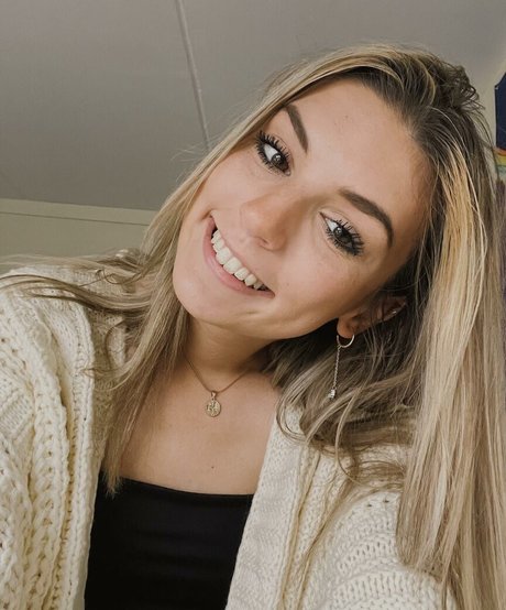 Poppy Thai star top image