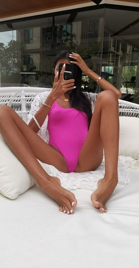 Poppy Thai art model pic