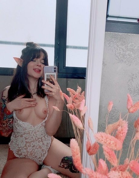 awondrr exclusive actress gallery