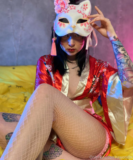 awondrr star nude galleries