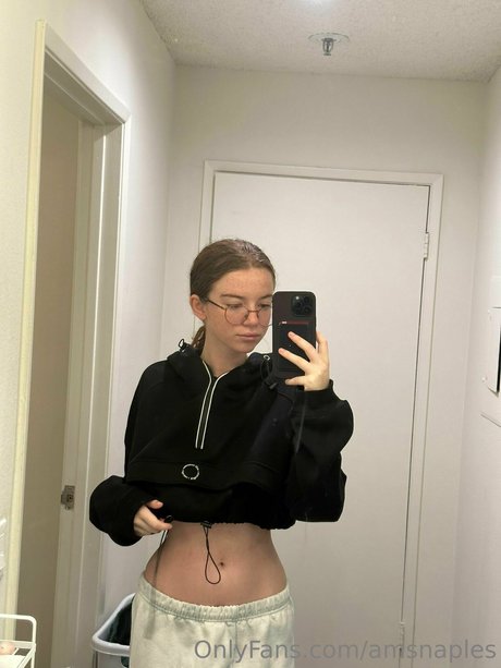 Ashley Suarez art model photo