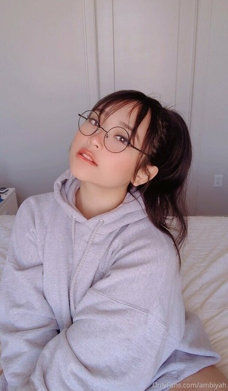 Ambiiyah model free photos