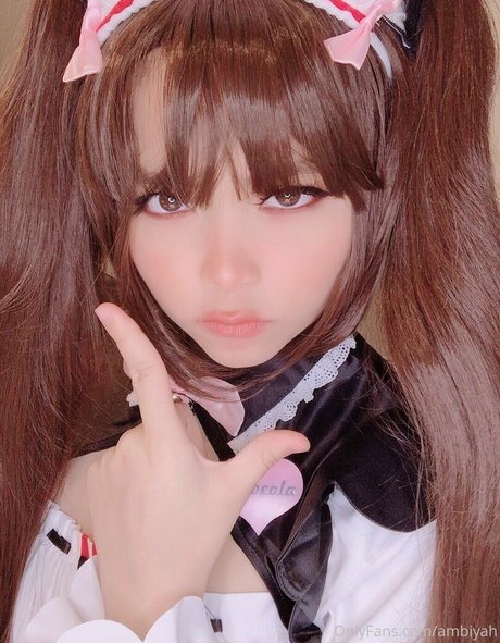 Ambiiyah top model photos