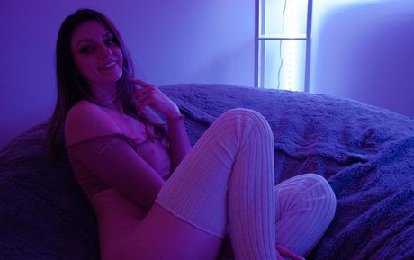 Izzy xx star adult img