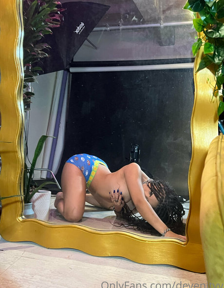 Devenityy pornstar exclusive pics