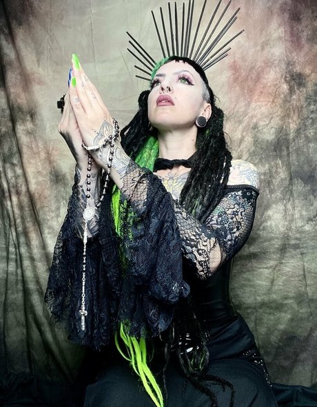 elfspitfree sexy model photo