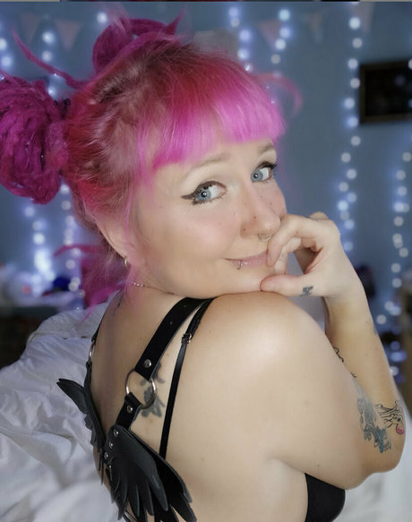 elfspitfree exclusive actress pics