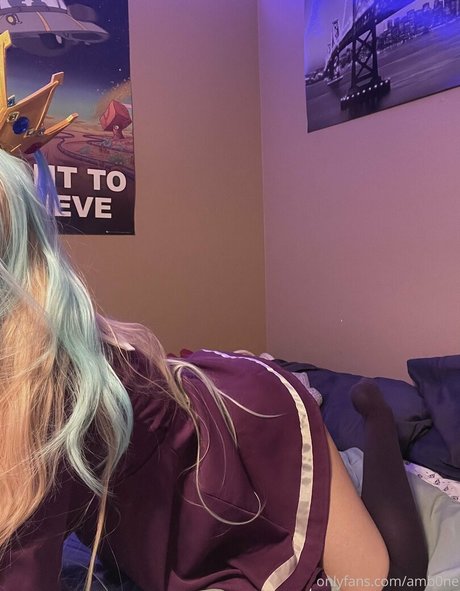 bel0vedbambi nudes model image