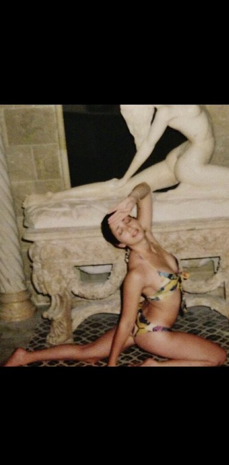 Emily Rudd nudes model pictures