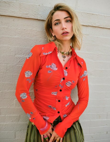 Emily Rudd sexy pornstar pictures