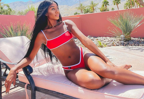 Camilla De Lucas adult model archive