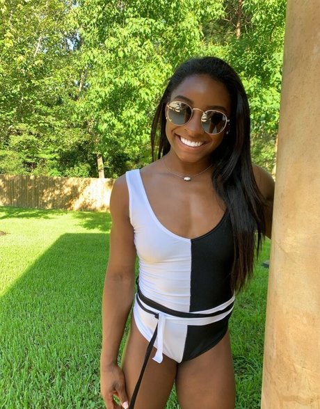 Simone Biles star erotic images