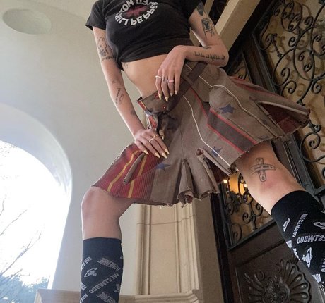 Halsey hot actress pictures