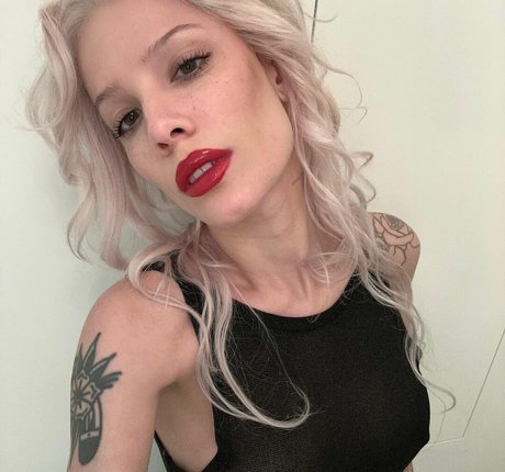 Halsey model hd pictures