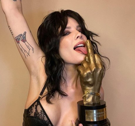 Halsey beautiful actress gallery