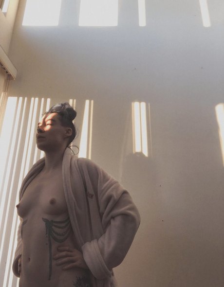 Comicbookgirl19 hot model photo