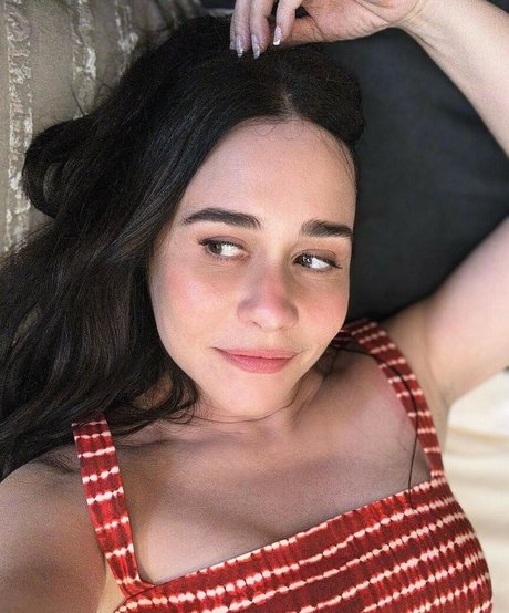 Alessandra Negrini sexy model img