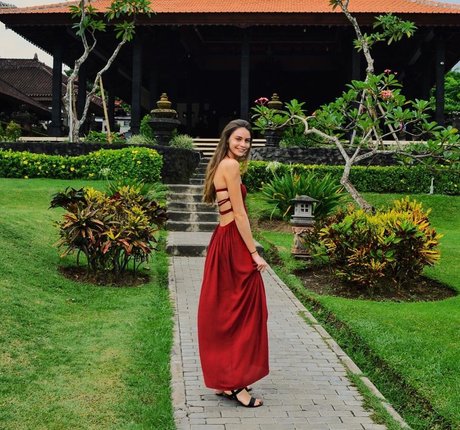 Jordan McEwen nice model pic