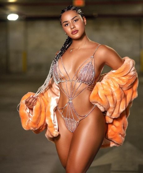 Katya Elise Henry model pretty pic