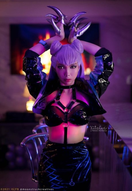 KitzCua model nude photo