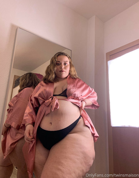 twinsmaison model high quality pic