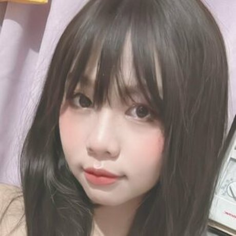 Risanomsyu naked model image