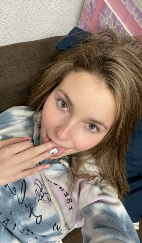 lili blossom beautiful actress img