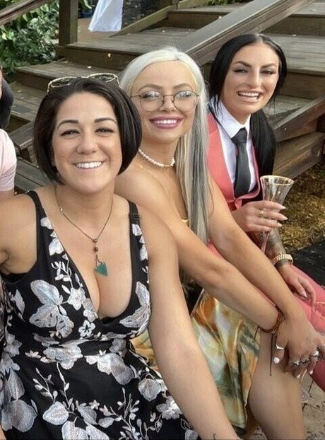 Bayley top model images