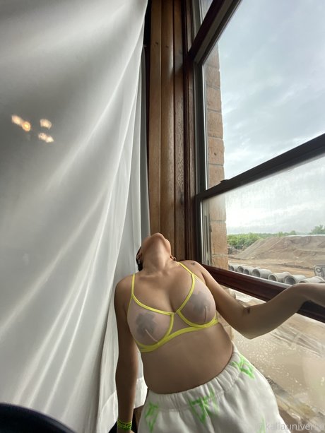 Ka Lia Universe model pretty pics