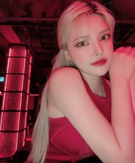 Ohdukhwa exclusive model pic