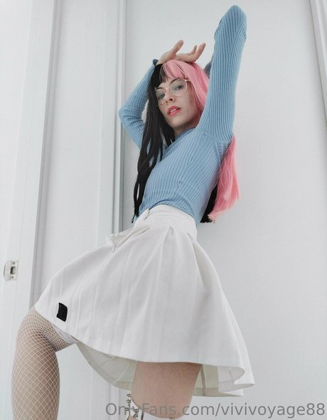 vivivoyage88 nude star pic