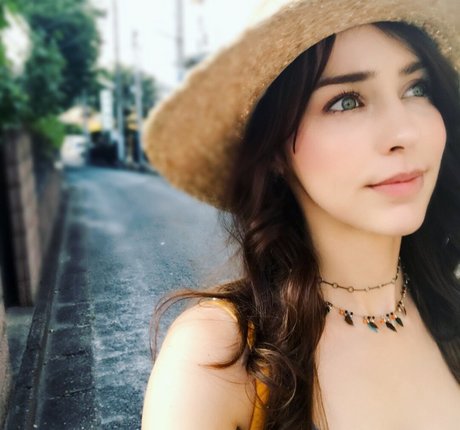 Stefanie Joosten naked pornstar img