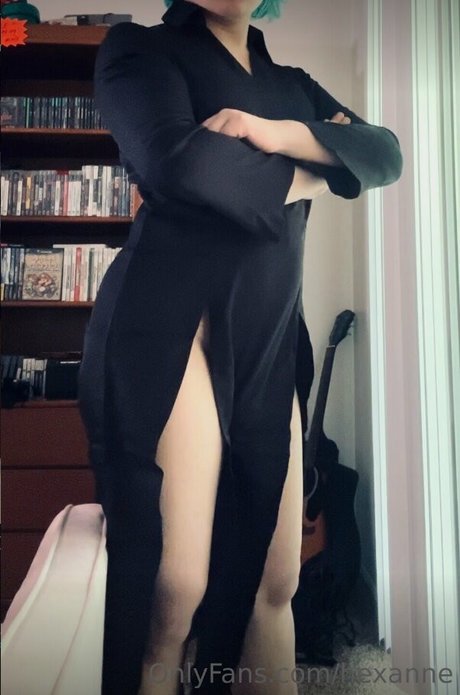 Hexanne sexy model img