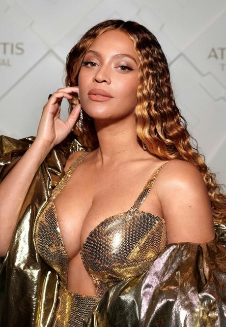 skinny blonde onlyfans art porn photo