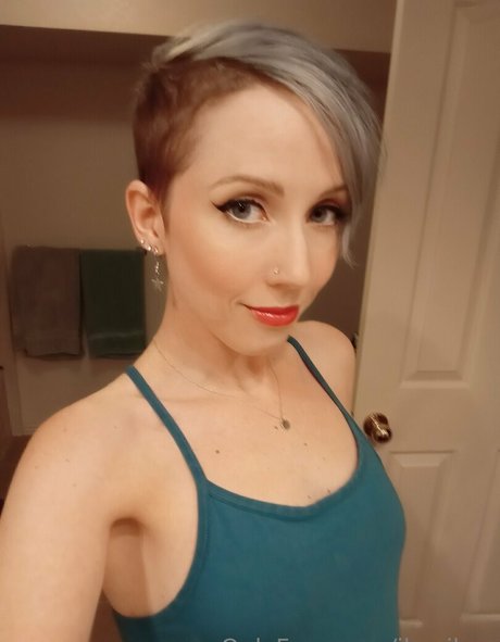 Ikuy naked actress images