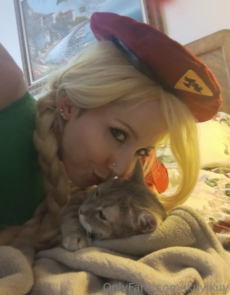 Ikuy sexy actress pictures