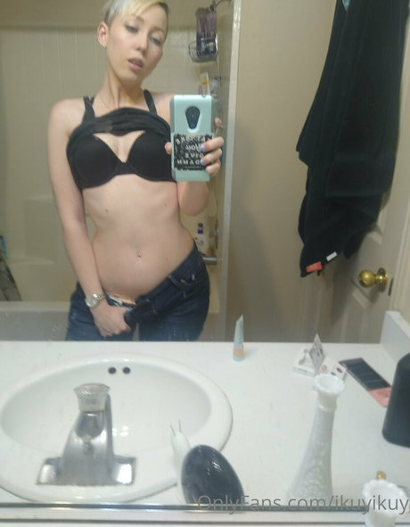 Ikuy naked star picture