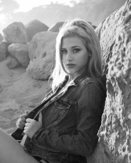 Lili Reinhart star adult photo