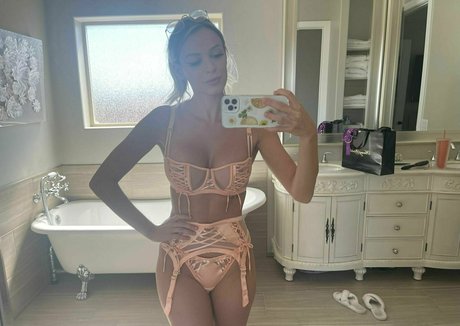 Emma Hix pornstar gallery