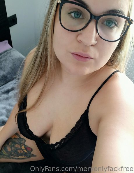 meryonlyfackfree model perfect pic