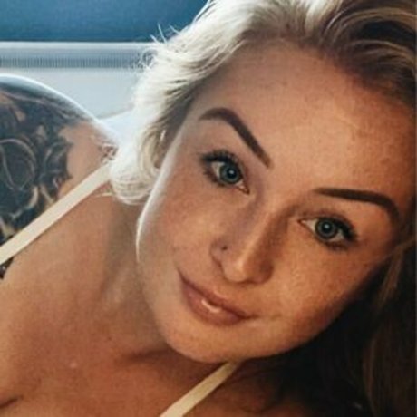 LittleRed x porn star pics