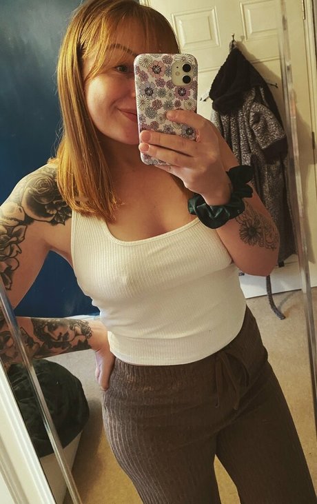 LittleRed x art model pic