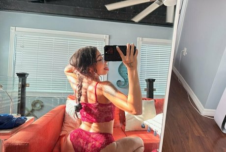 Ana Khalifa star naked image