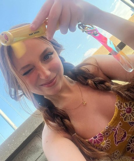 Ellie Schnitt actress img