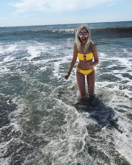 Ellie Schnitt star beautiful images