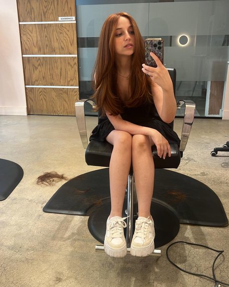 Ellie Schnitt nudes model photos