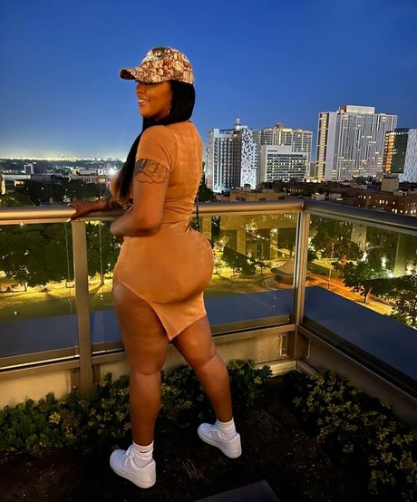 Nunu Nellz star pornographic pic
