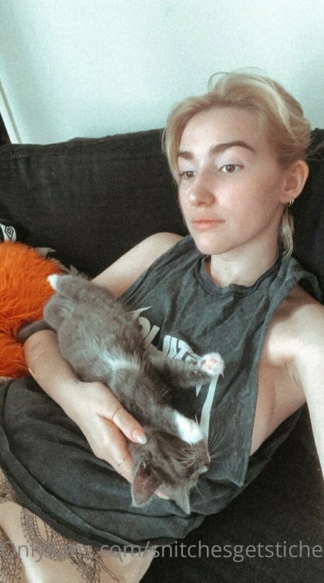 snitchesgetstiches nudes actress pictures