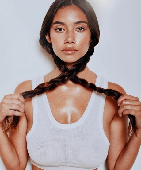 Desiree Flores model porn picture