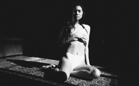 Desiree Flores art model img